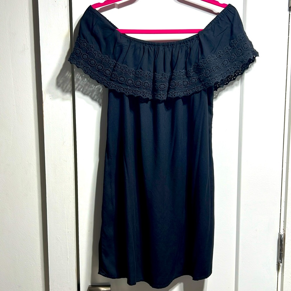 Hollister EUC off-shoulder black embroidered dress